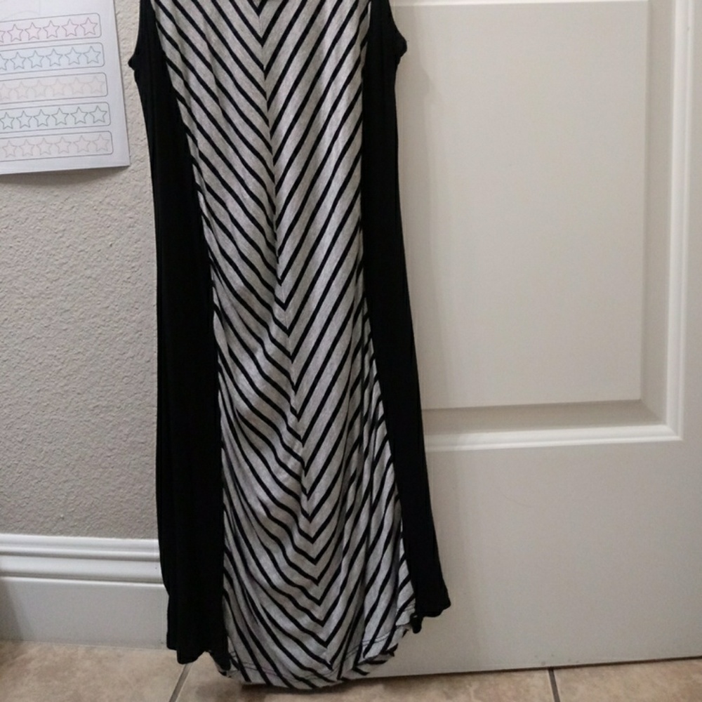 Dresses - Picture 2 of 2